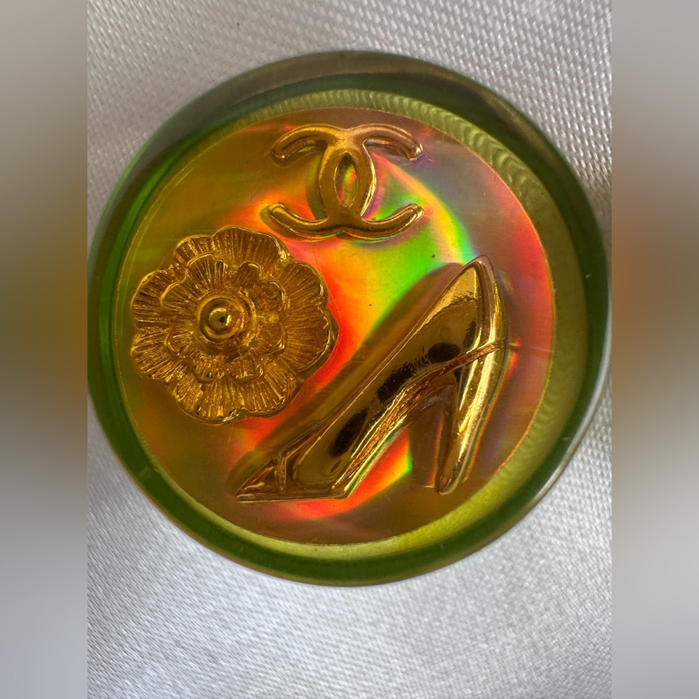 Chanel Rare 1997 Holographic Camellia Clip On Earrings - Picture 15 of 16